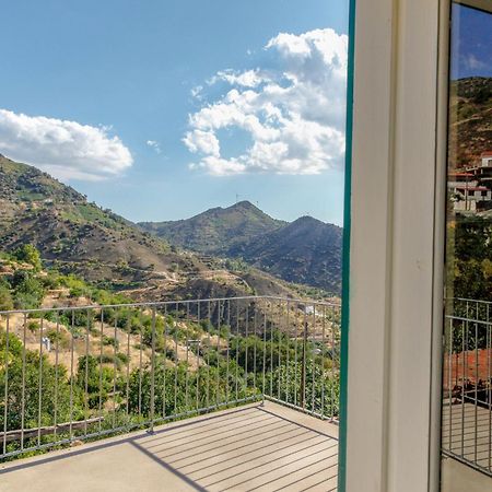 Farmakas Living Guest House Exterior foto