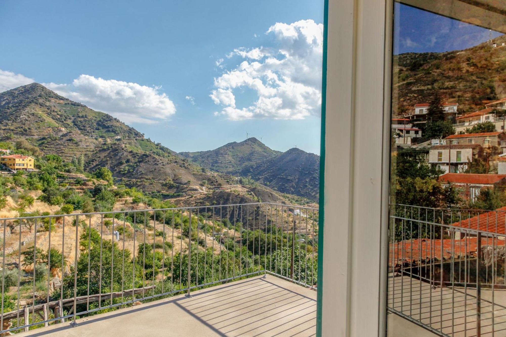 Farmakas Living Guest House Exterior foto